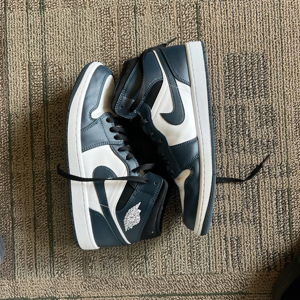 Jordan 1 mid Armory Navy